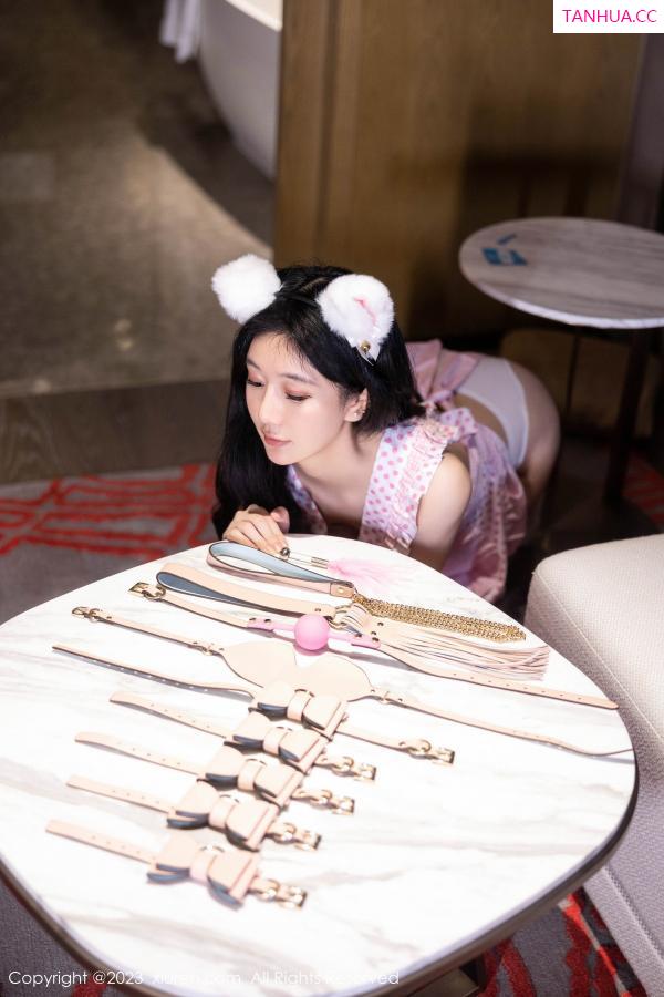   [XiuRen]高清写真图 2023.09.15 No.7399 幼幼 女仆美腿第11张图片